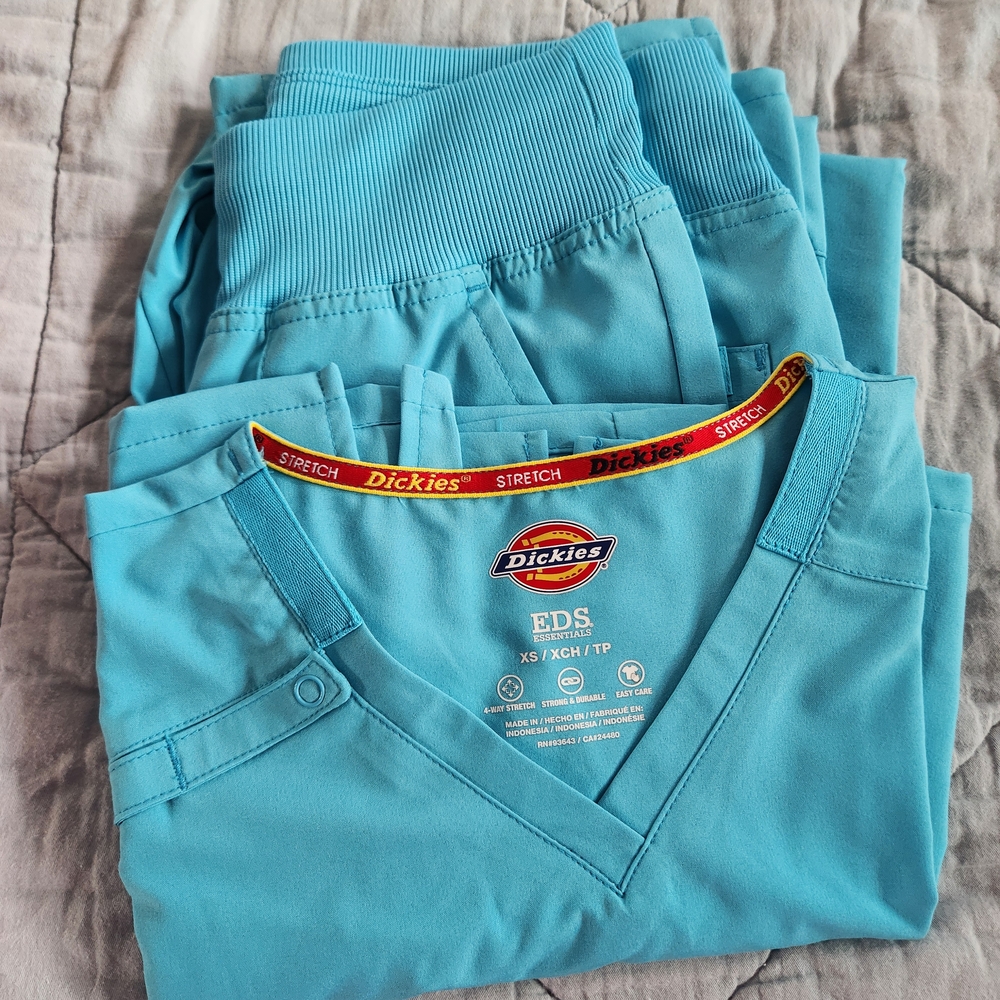 Dickies Turquoise Scrub Top & Pants Set